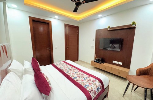 Chittaranjan Hotel | The Nuvon Residency CR Park