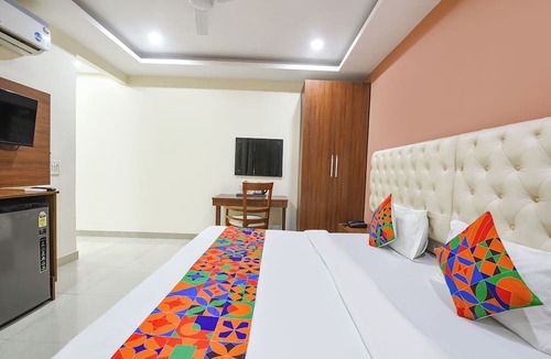 Jasola Hotel | Fabhotel Laxmi Mahal