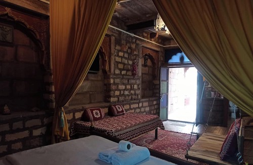 Gulab Sagar Bed & Breakfast | Shangri-La Heritage Haveli Home Stay BNB