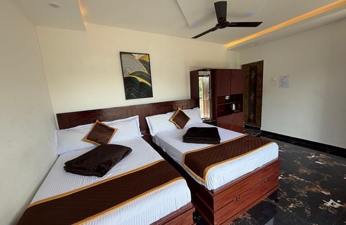 Valparai Hotel | Glass House Retreat