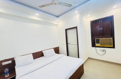 Mayur Vihar Phase 1 Hotel | Roomshala Hotel Pub G