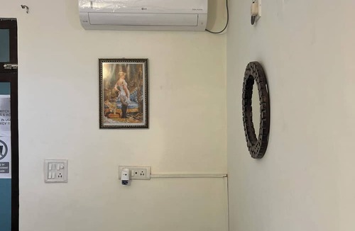 Taj Ganj Bed & Breakfast | Max