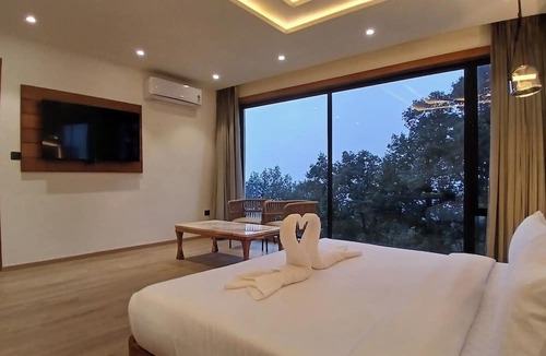 Mallital Resort | Lawrence Tungsten Resort