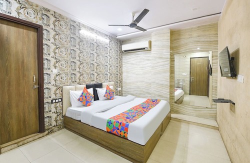 Pitampura Hotel | Fabhotel Park View I