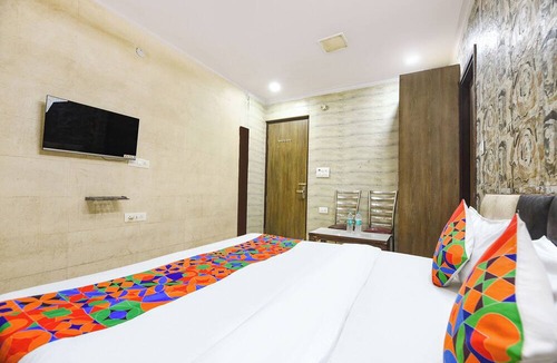 Pitampura Hotel | Fabhotel Park View I