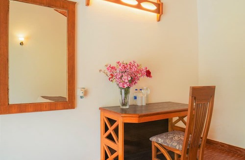 Bhimtal Bed & Breakfast | Neelesh Inn - Luxury Lake View Hotel With Swimming Pool On Bhimtal Lake