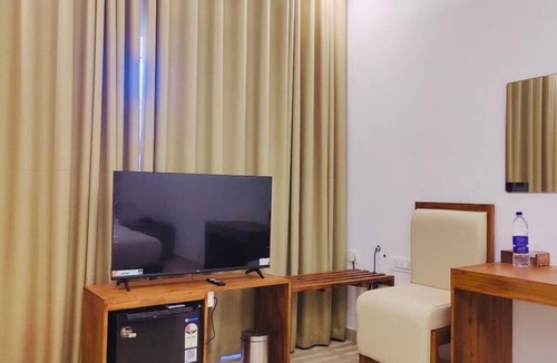 Thekkumbhagam Resort | LAVILLA LAKE RESORT AND RESTAURANT