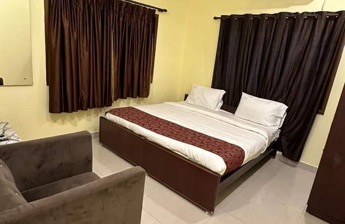 Vadapalani Hotel | Five stones By Earth Hotel Vadapalani