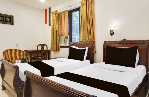 Erandwane House | Super Deluxe Twin Room Shivajii Nagar
