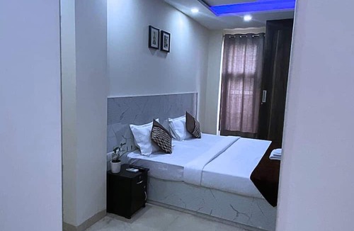 Patel Nagar Bed & Breakfast | Cassava Stay