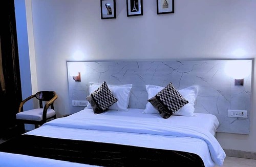 Patel Nagar Bed & Breakfast | Cassava Stay