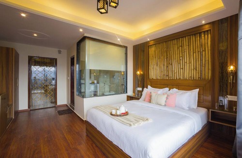 Shimla Villa | Alaya Stays Pine Shadow Fuchsia