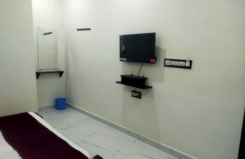 Andipatti Hotel | SRI NAVANEETHA KRISHNA MAHAL & RESIDENCY