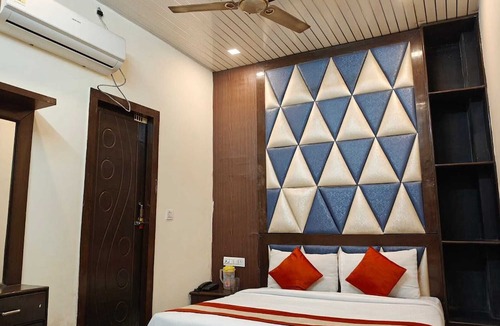 Mayapur Hotel | Hotel Sudarshan