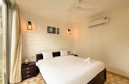 Nerul Apartment | Modern 2bhk w Pool Access 5km to Coco Beach