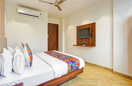 Pitampura Hotel | FabHotel Baba's Inn