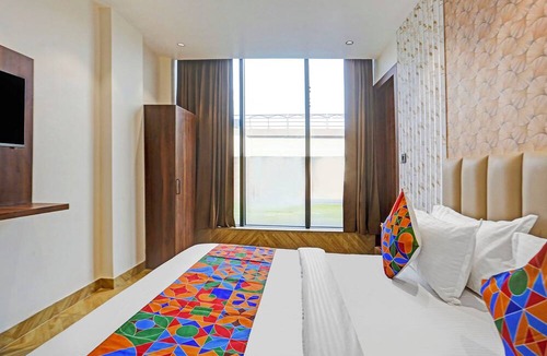 Pitampura Hotel | FabHotel Baba's Inn