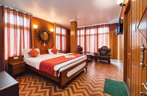 Mallital Hotel | Hotel Deluxe Ankur Lake View Mall Road Nainital Near Naina Devi Temple