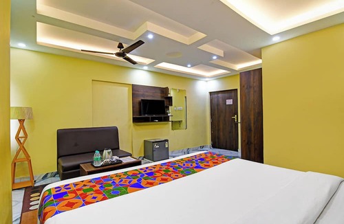 Barasat Hotel | Fabhotel The Crown
