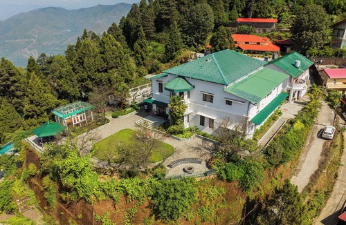 The Mall Road Resort | Amã Stays & Trails Terrance Hall , Mussoorie