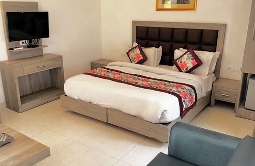 Vasant Kunj Hotel | R Cottages | Spacious 3BHK Near New Delhi Airport