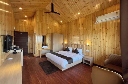 Lansdowne Hotel | Hilltop Haven Hotel And Resort