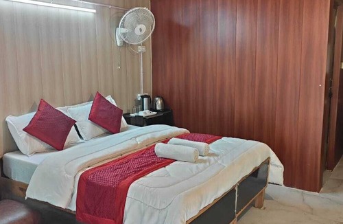 Barkot Hotel | Jayara Resort And Cafe