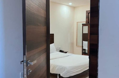 Vasundhara Hotel | Kinsfolk Inn Hotel And Banquet