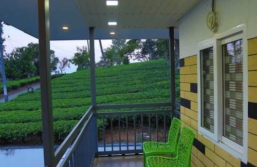 Kunchithanny Hotel | The Svarga Hill View Resort