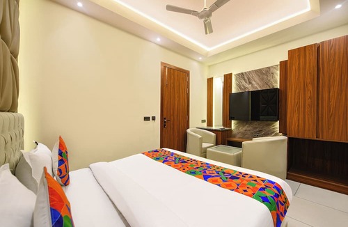 Pashim Vihar Hotel | FabHotel Dreamz - Paschim Vihar