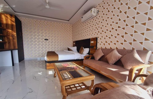 Mayapur Hotel | Hotel Surya Inn