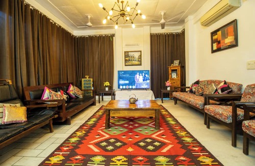 South West Villa | Opulent Antique 6BR Villa in Gurugram