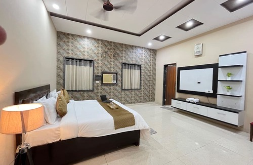Gurugram House | GoBravo 11 6BHK Farm with Pool Sohna Road Gurgaon