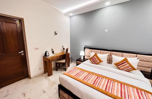 Hauz Khas Hotel | HOTEL GROVE RESIDENCY