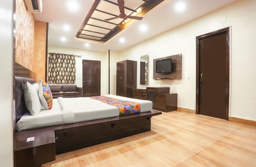 New Friends Colony Hotel | Fabexpress Rajdeep Palace