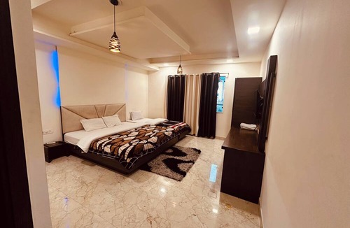 Rakabganj Bed & Breakfast | Taj Castle Homestay