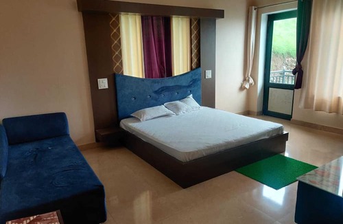 Nahan Hotel | Jaitak Resort By Pine