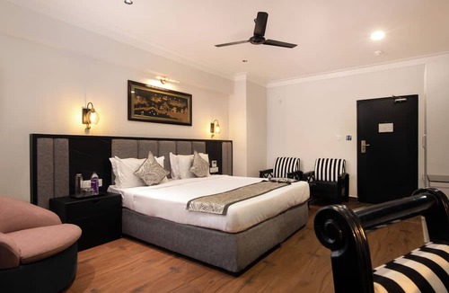 Dwaraka Nagar Hotel | The Budhil Park