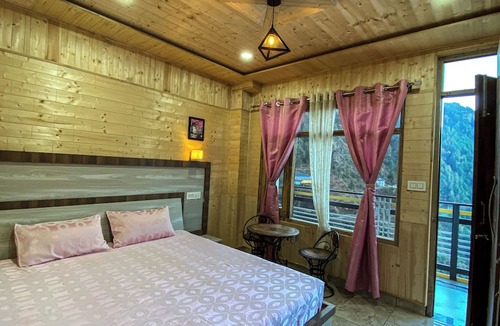 Theog Bed & Breakfast | Alpine Crest Homestay