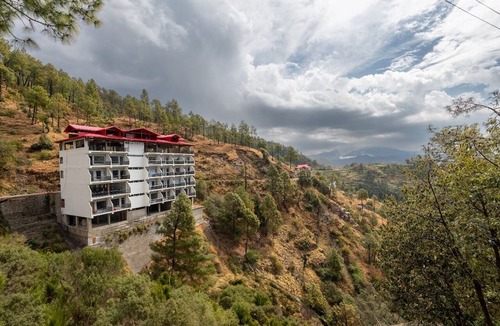 Kandaghat Hotel | Kavin The Chail Resort - Serene Valley Views