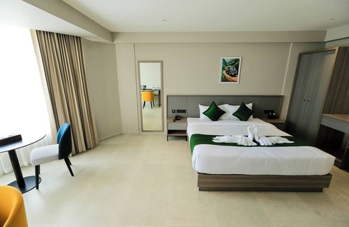 Sulthan Bathery Hotel | Mount Land