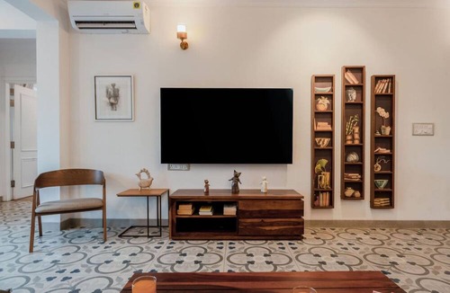 Marra Apartment | Luxe Apt w Balcony Rooftop Pool 15 min to Beach