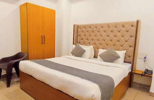 Kishangarh Hotel | Hotel Lake View -Near Sukhna Lake