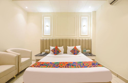 Pitampura Hotel | FabHotel Dev Palace I - Pitampura