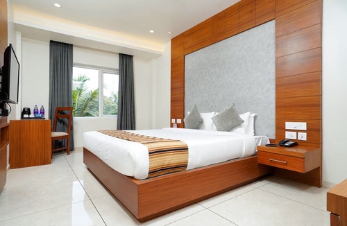 Azhinjilam Hotel | Nexstay Rivermouth International
