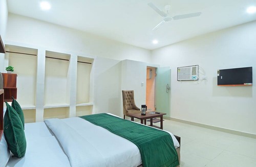 Paharganj Cabin | Chowdhry Tourist Lodge- Paharganj-NDLS