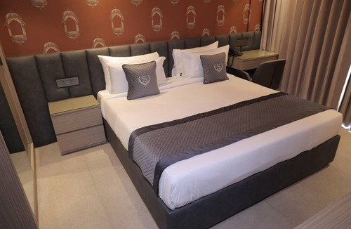 DLF Phase 3 Hotel | Stepstones Hotels and Inn