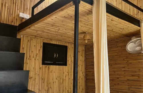 Bhimtal Hotel | Arahnyam Pool Side Cafe & Resort