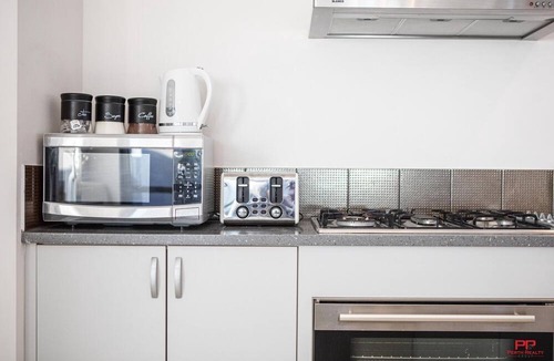 Dawesville House | Beautiful Spacious Beach House - Next to the Cut