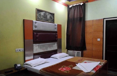 Karol Bagh Hotel | Hotel Krishna Palace By GRB